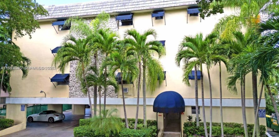 Condominio en Coral Gables, Florida, 1 dormitorio  № 2036614