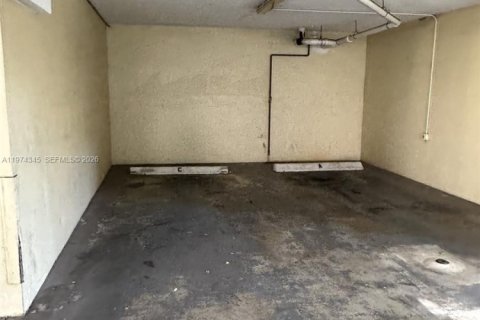 Condominio en alquiler en Coral Gables, Florida, 1 dormitorio, 55.74 m2 № 2036614 - foto 9