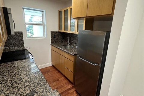 Condominio en alquiler en Coral Gables, Florida, 1 dormitorio, 55.74 m2 № 2036614 - foto 6