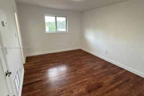 Condominio en alquiler en Coral Gables, Florida, 1 dormitorio, 55.74 m2 № 2036614 - foto 2