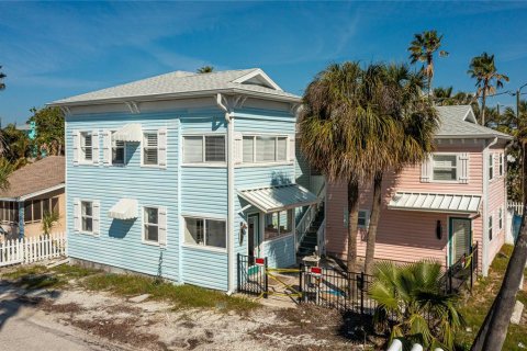 Propiedad comercial en Treasure Island, Florida 2 dormitorios, 189.89 m2 № 2166371
