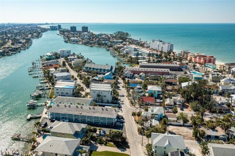 Propiedad comercial en venta en Treasure Island, Florida, 2 dormitorios, 189.89 m2 № 2166371 - foto 9