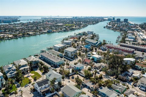 Propiedad comercial en venta en Treasure Island, Florida, 2 dormitorios, 189.89 m2 № 2166371 - foto 10