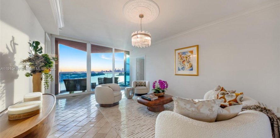 Condo in Miami Beach, Florida, 2 bedrooms  № 1967466