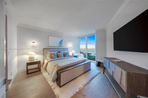 Condo in Miami Beach, Florida, 2 bedrooms  № 1967466 - photo 25