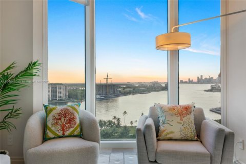 Condo in Miami Beach, Florida, 2 bedrooms  № 1967466 - photo 19