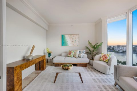 Condo in Miami Beach, Florida, 2 bedrooms  № 1967466 - photo 15