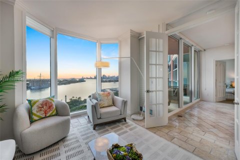 Condo in Miami Beach, Florida, 2 bedrooms  № 1967466 - photo 17