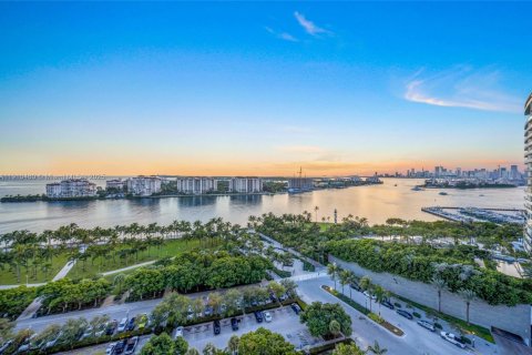 Condo in Miami Beach, Florida, 2 bedrooms  № 1967466 - photo 24