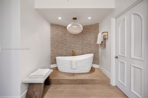 Condo in Miami Beach, Florida, 2 bedrooms  № 1967466 - photo 30