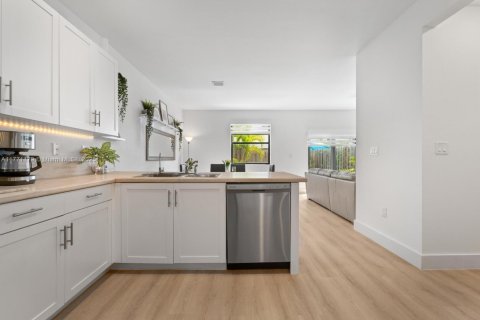 Townhouse in Homestead, Florida 4 bedrooms, 169.08 sq.m. № 1695547 - photo 6
