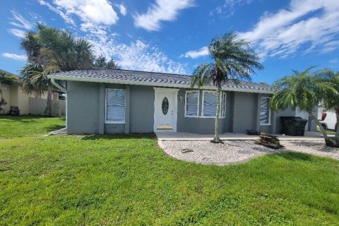 Villa ou maison à vendre à North Port, Floride: 3 chambres, 130.99 m2 № 1901222 - photo 2