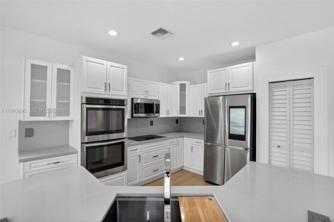 Casa en venta en Homestead, Florida, 5 dormitorios, 310.29 m2 № 2054395 - foto 13