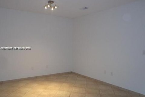 Townhouse in Pembroke Pines, Florida 3 bedrooms, 114.27 sq.m. № 2068729 - photo 5