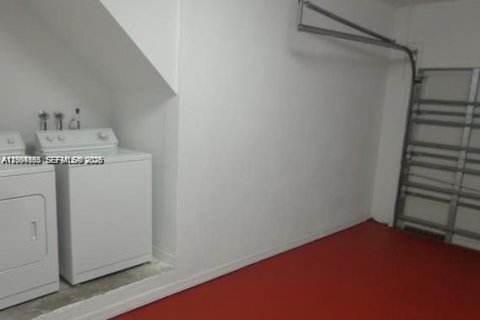 Townhouse in Pembroke Pines, Florida 3 bedrooms, 114.27 sq.m. № 2068729 - photo 8