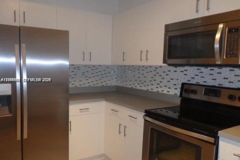 Townhouse in Pembroke Pines, Florida 3 bedrooms, 114.27 sq.m. № 2068729 - photo 3