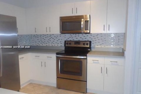 Townhouse in Pembroke Pines, Florida 3 bedrooms, 114.27 sq.m. № 2068729 - photo 4