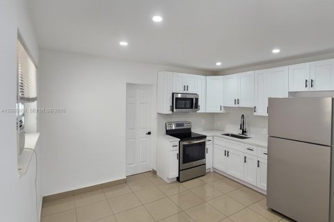 Apartamento en alquiler en Hallandale Beach, Florida, 2 dormitorios, 69.68 m2 № 2071272 - foto 6