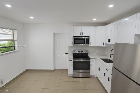 Apartamento en Hallandale Beach, Florida 2 dormitorios, 69.68 m2 № 2071272