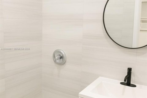 Apartamento en alquiler en Hallandale Beach, Florida, 2 dormitorios, 69.68 m2 № 2071272 - foto 7