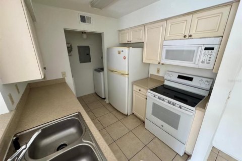 Condo in Kissimmee, Florida, 2 bedrooms № 2112750 - photo 6