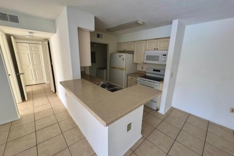 Condo in Kissimmee, Florida, 2 bedrooms № 2112750 - photo 3
