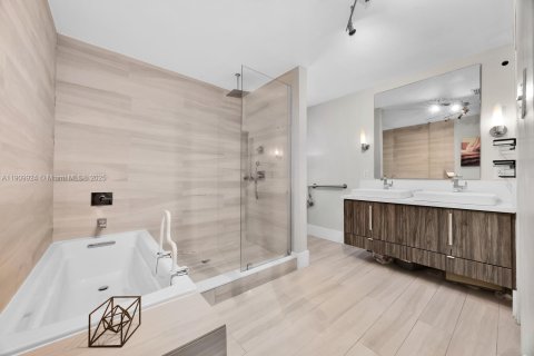 House in Coral Gables, Florida 2 bedrooms, 127.65 sq.m. № 1965253 - photo 10