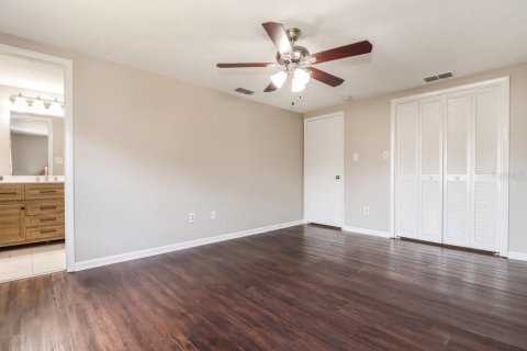 House in Tampa, Florida 4 bedrooms, 187.57 sq.m. № 2379561 - photo 10