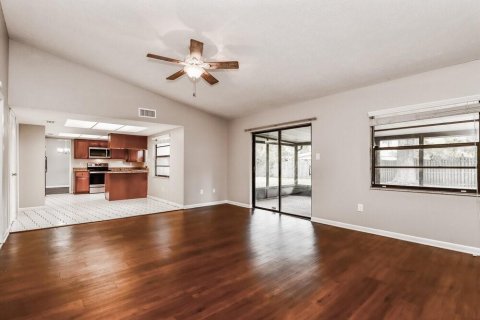 House in Tampa, Florida 4 bedrooms, 187.57 sq.m. № 2379561 - photo 15