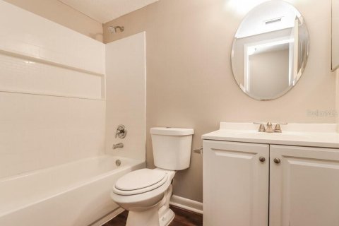 House in Tampa, Florida 4 bedrooms, 187.57 sq.m. № 2379561 - photo 14