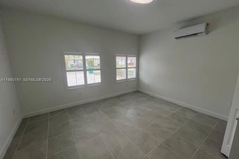Commercial property in Miami, Florida 1 bedroom, 166.3 sq.m. № 2045333 - photo 12