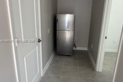 Commercial property in Miami, Florida 1 bedroom, 166.3 sq.m. № 2045333 - photo 15
