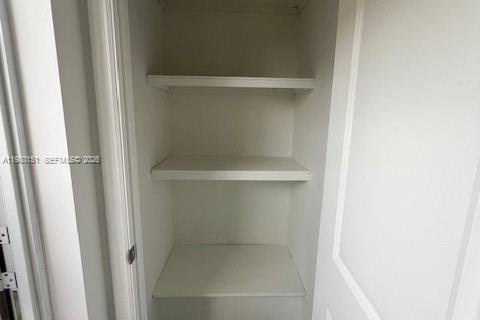 Commercial property in Miami, Florida 1 bedroom, 166.3 sq.m. № 2045333 - photo 9