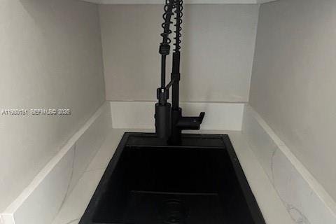 Commercial property in Miami, Florida 1 bedroom, 166.3 sq.m. № 2045333 - photo 7