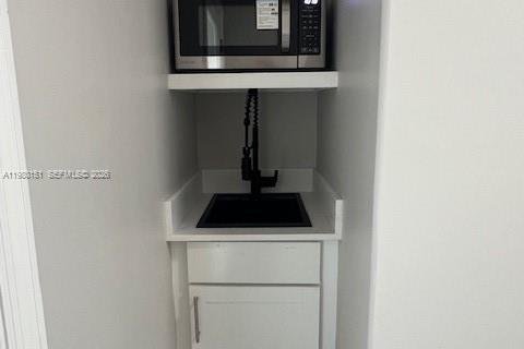 Commercial property in Miami, Florida 1 bedroom, 166.3 sq.m. № 2045333 - photo 6