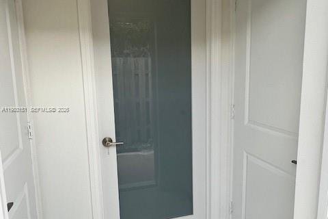 Commercial property in Miami, Florida 1 bedroom, 166.3 sq.m. № 2045333 - photo 2