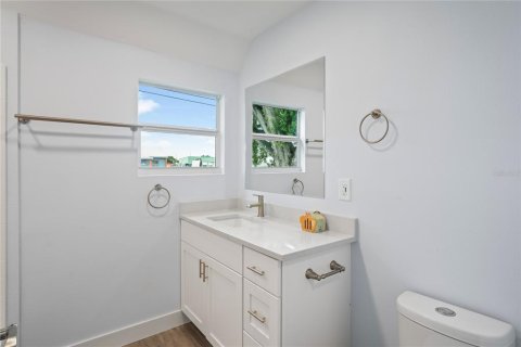 House in Sarasota, Florida 4 bedrooms, 189.52 sq.m. № 1300918 - photo 20