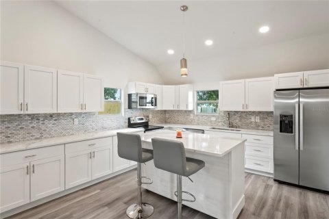 House in Sarasota, Florida 4 bedrooms, 189.52 sq.m. № 1300918 - photo 13