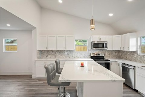 House in Sarasota, Florida 4 bedrooms, 189.52 sq.m. № 1300918 - photo 14