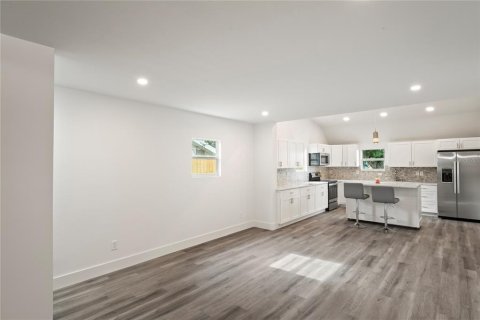 House in Sarasota, Florida 4 bedrooms, 189.52 sq.m. № 1300918 - photo 11