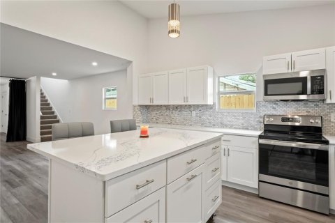 House in Sarasota, Florida 4 bedrooms, 189.52 sq.m. № 1300918 - photo 16