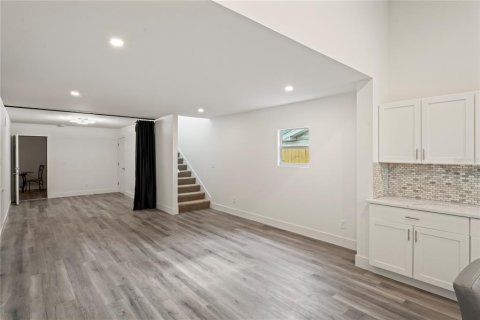 House in Sarasota, Florida 4 bedrooms, 189.52 sq.m. № 1300918 - photo 8