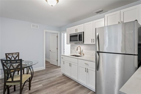 House in Sarasota, Florida 4 bedrooms, 189.52 sq.m. № 1300918 - photo 5