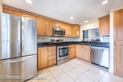 Condominio en venta en Lauderhill, Florida, 2 dormitorios, 117.06 m2 № 2090136 - foto 4