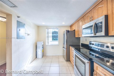Condominio en venta en Lauderhill, Florida, 2 dormitorios, 117.06 m2 № 2090136 - foto 3