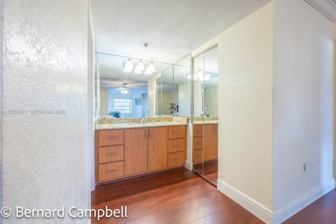 Condominio en venta en Lauderhill, Florida, 2 dormitorios, 117.06 m2 № 2090136 - foto 12