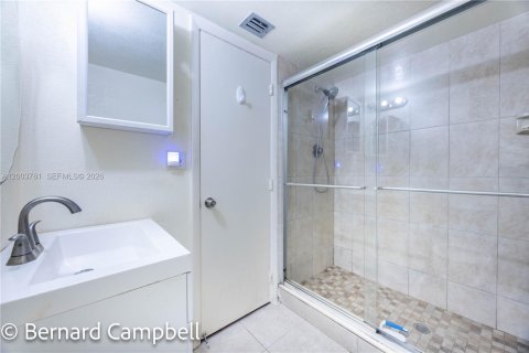 Condominio en venta en Lauderhill, Florida, 2 dormitorios, 117.06 m2 № 2090136 - foto 13