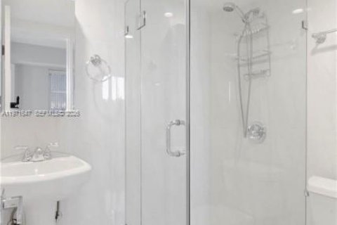 Снять в аренду кондоминиум в Майами-Бич, Флорида 2 спальни, 98.85м2, № 2032329 - фото 7