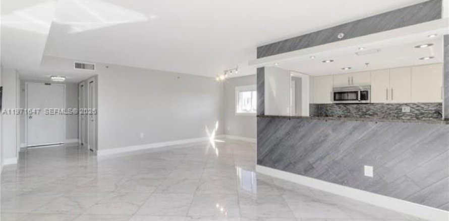 Кондоминиум с 2 спальнями в Майами-Бич, Флорида № 2032329