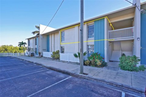 Condo in Merrit Island, Florida, 2 bedrooms  № 1624515 - photo 1